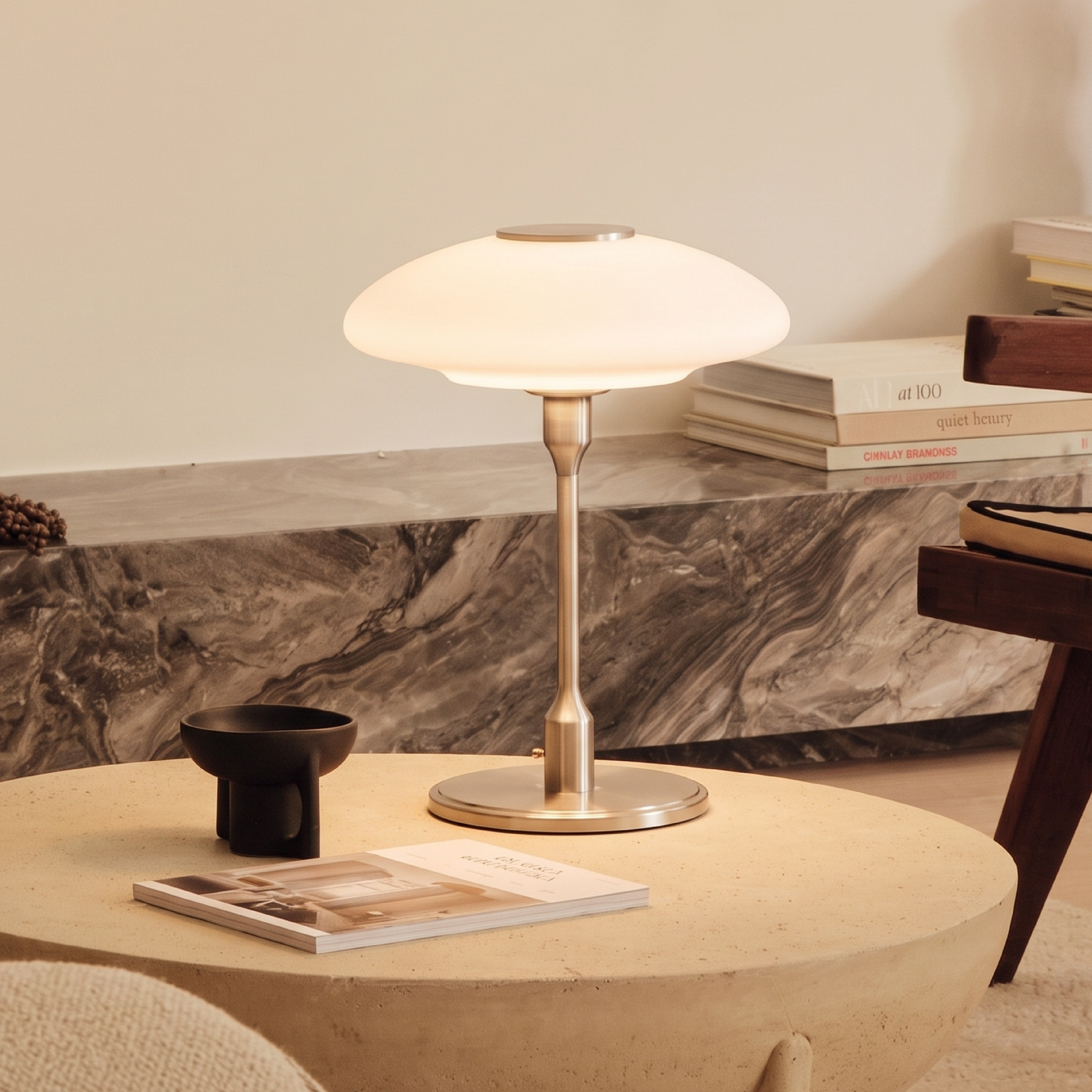Lampada da tavolo di design svedese