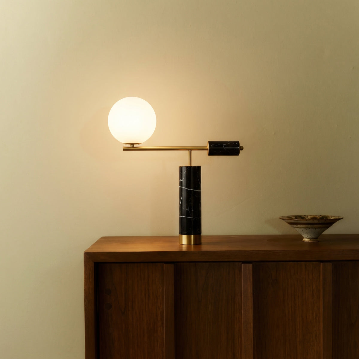 Lampe à poser artistique Aether en marbre