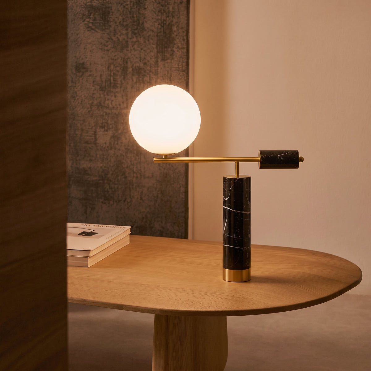 Lampe à poser artistique Aether en marbre