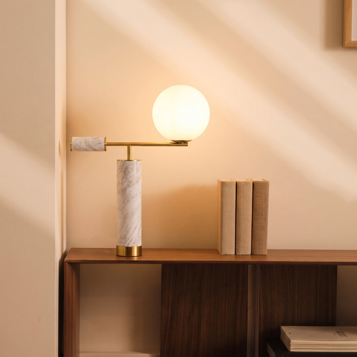 Lampe à poser artistique Aether en marbre
