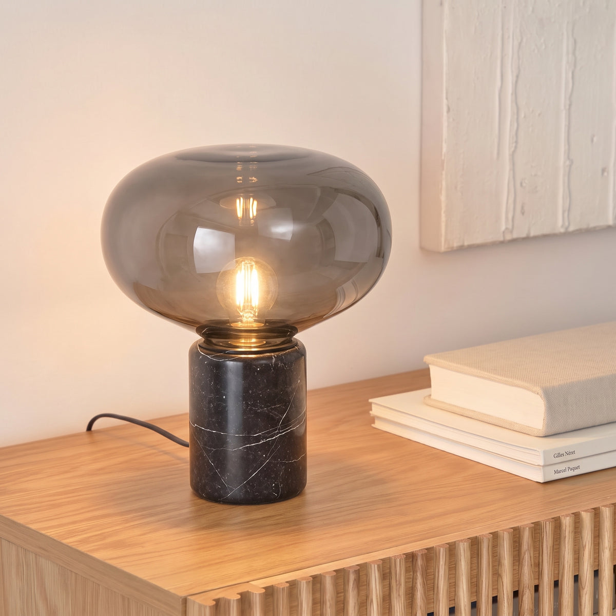Lampe à poser Avorio en marbre noir et verre