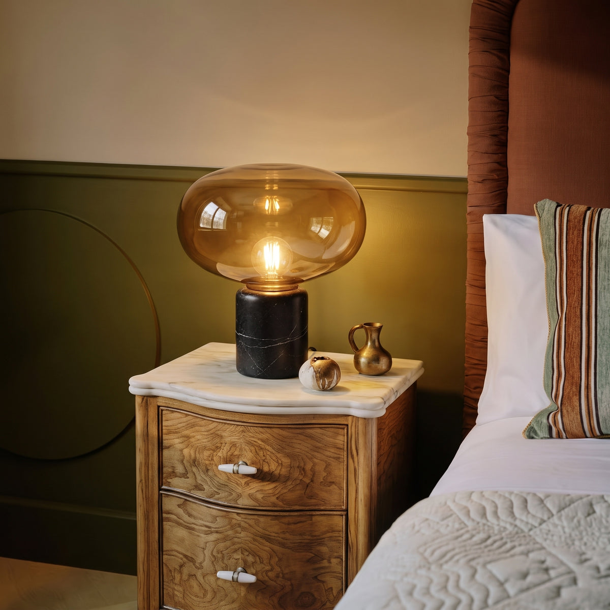 Lampe à poser Avorio en marbre noir et verre