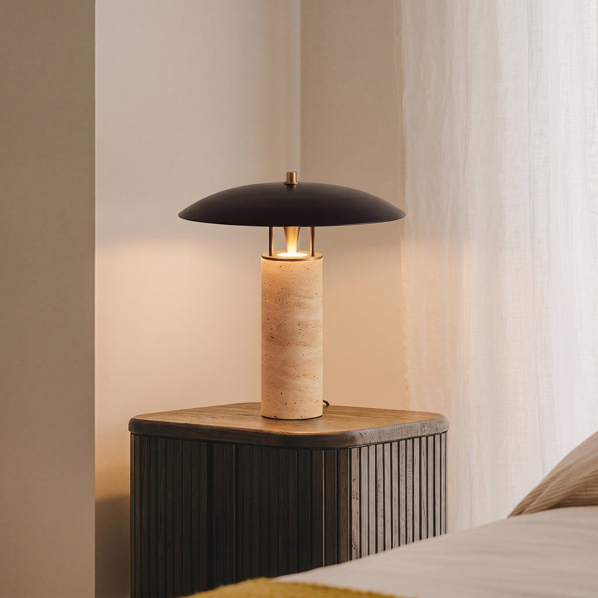 Lampe à poser Calypso en travertin