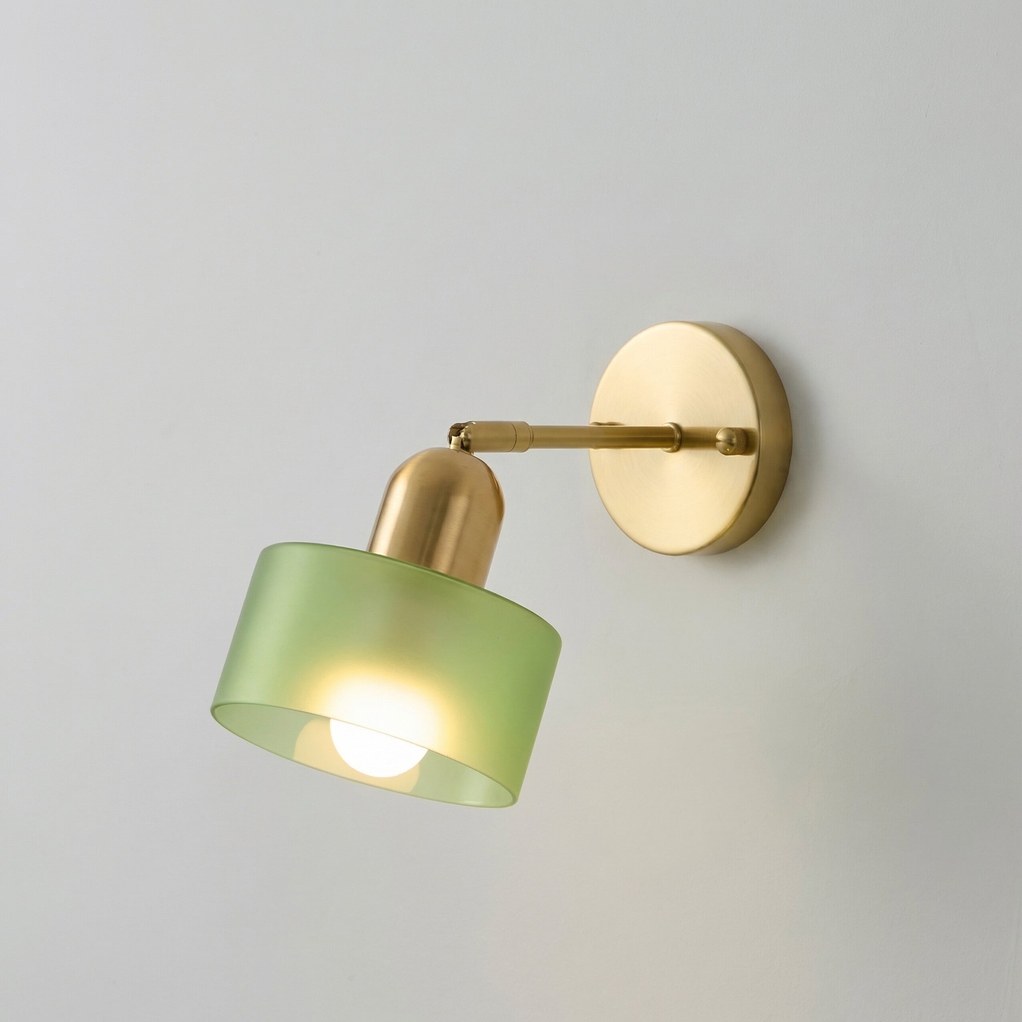 Vägglampa i färgat Bauhaus-glas