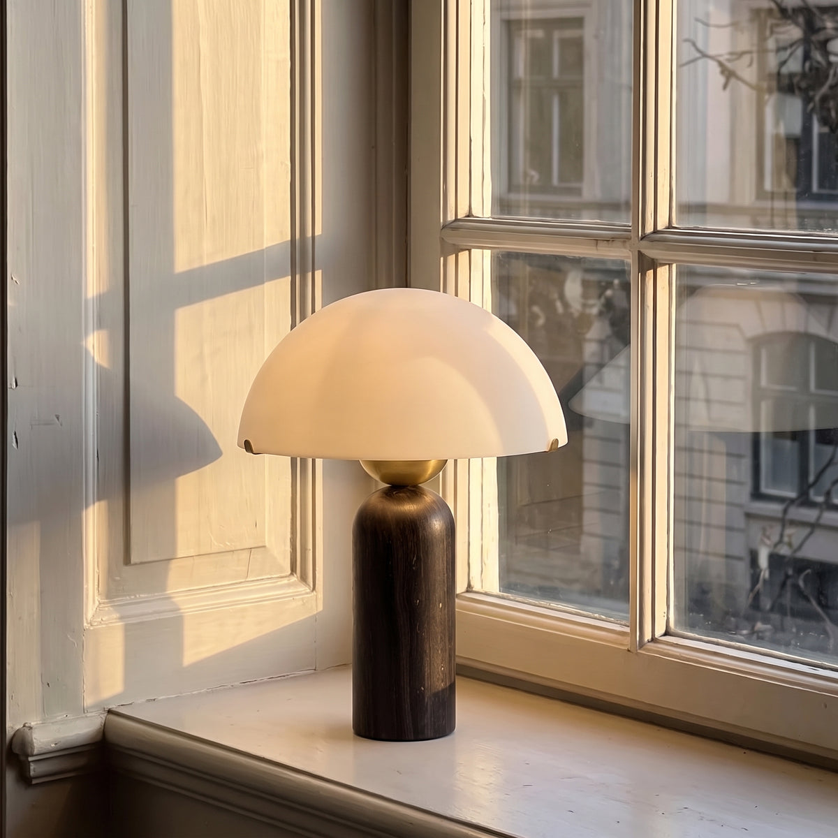 Fiora bordlampe i marmor med svampeform