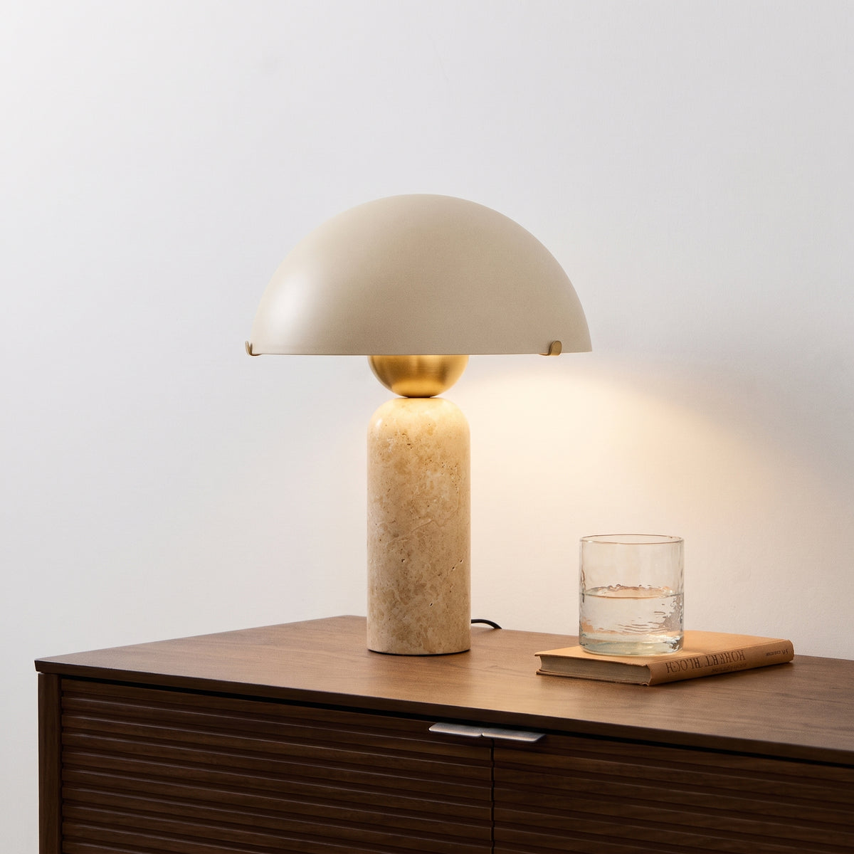 Fiora bordlampe i marmor med svampeform