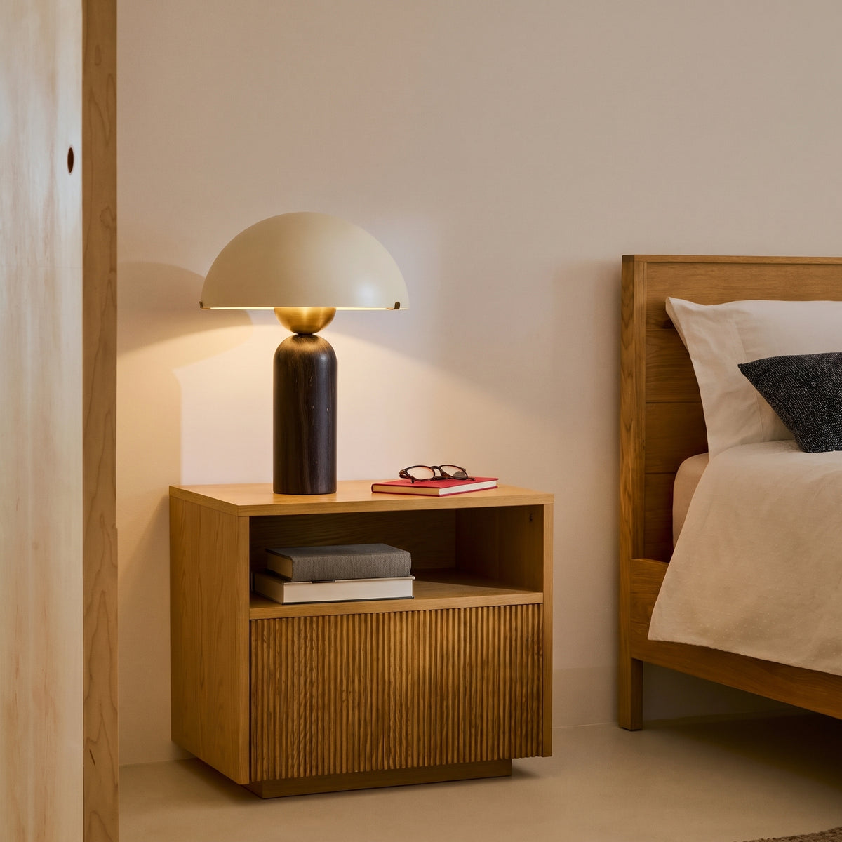 Fiora bordlampe i marmor med svampeform