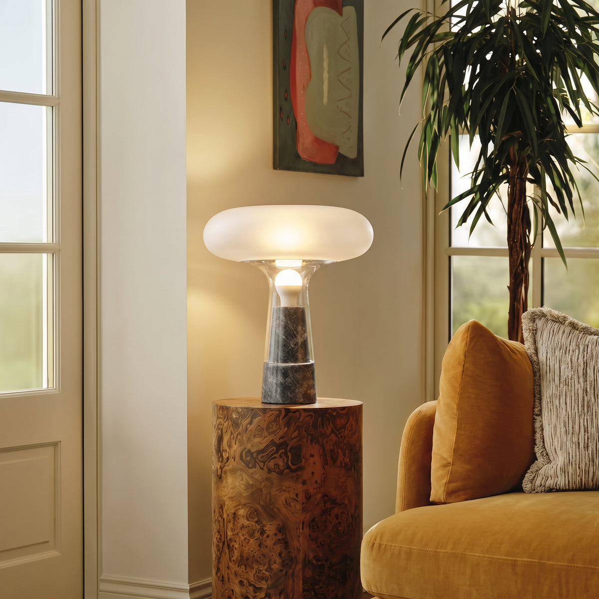 Lampe à poser en marbre gris et verre fumé