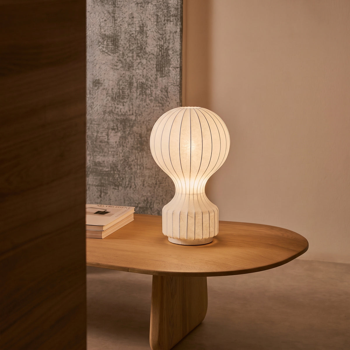 Lampada da tavolo in seta fatta a mano