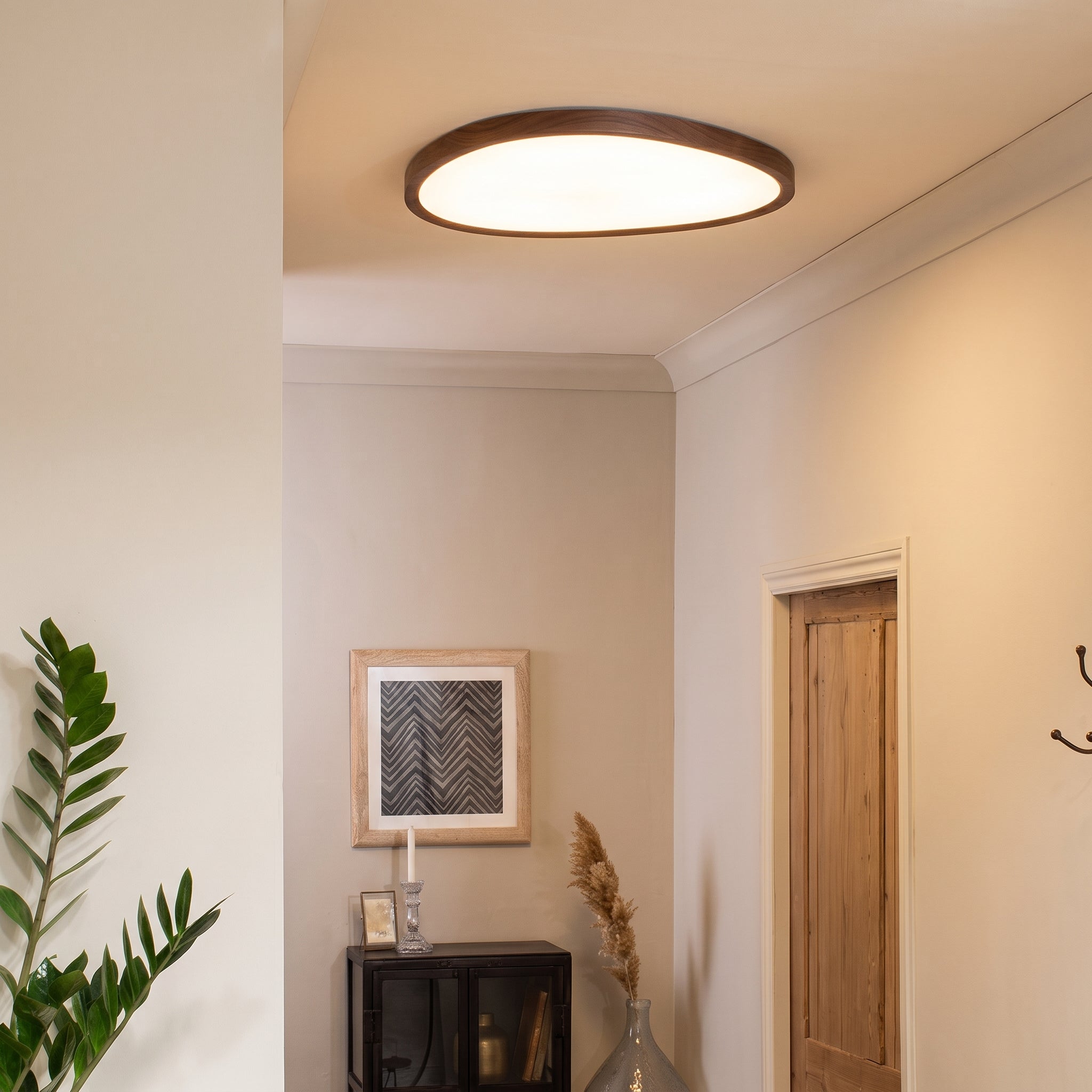 Ultratynd loftslampe i mørkt træ