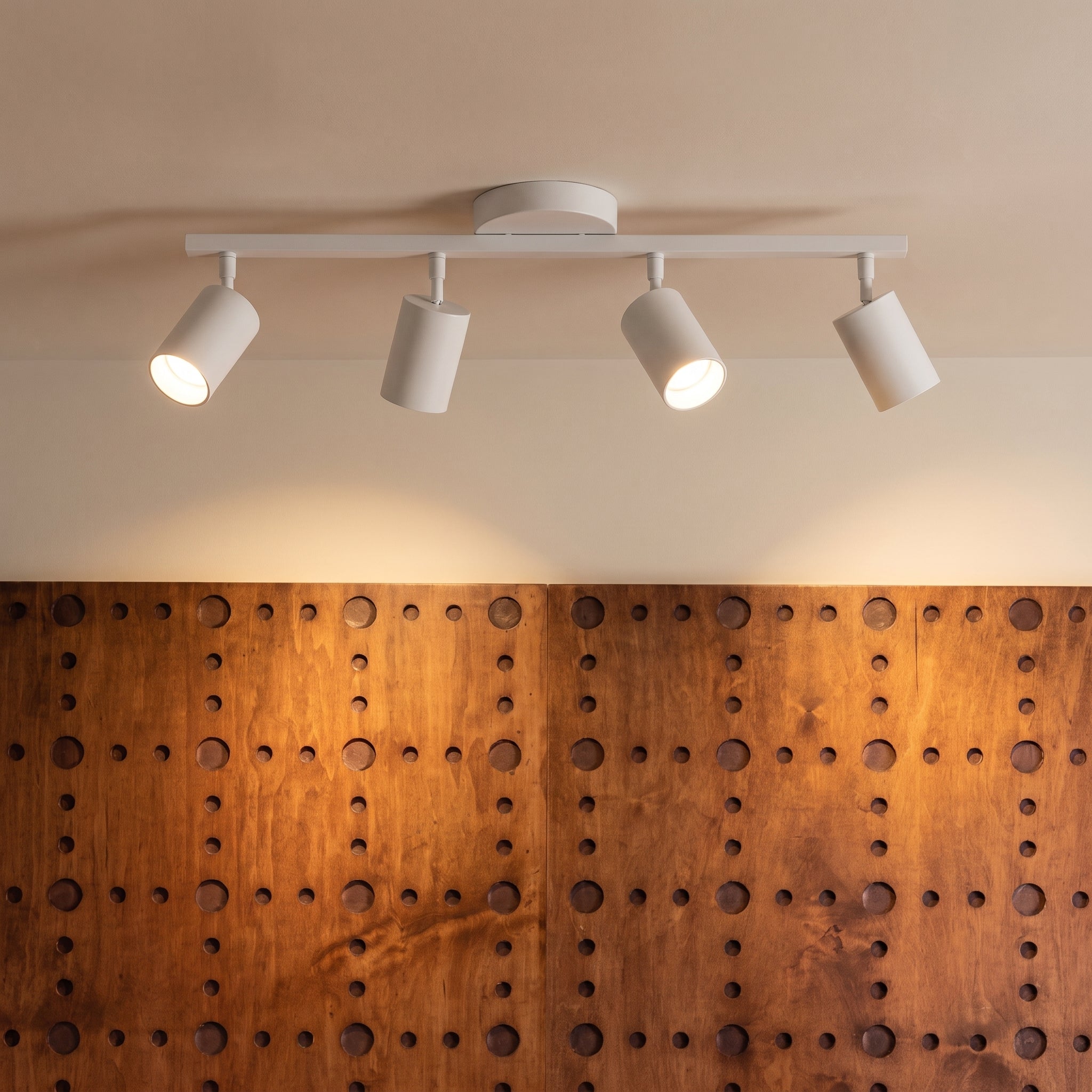 Moderne loftslampe med 4 lyskilder
