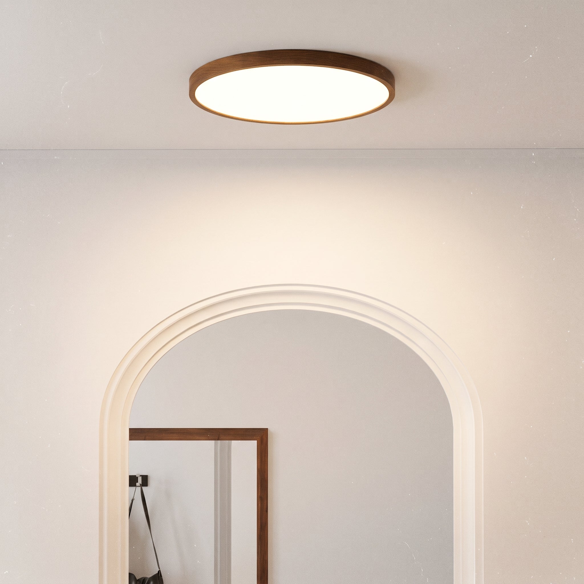 Lampada da soffitto con finitura in legno scuro