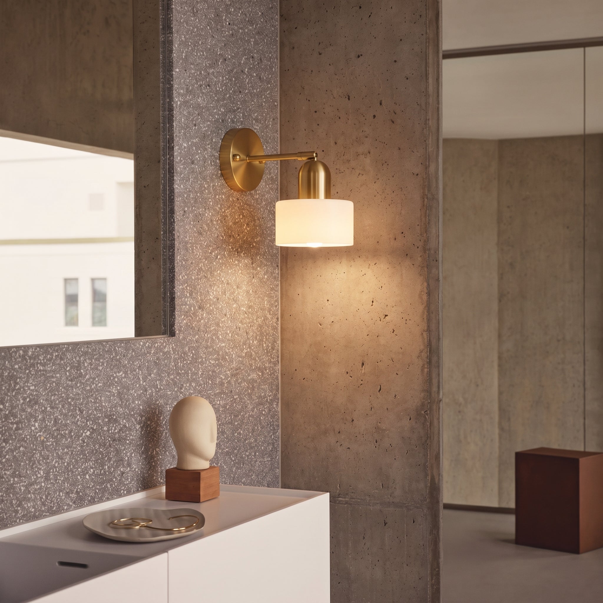 Bauhaus-Wandleuchte aus farbigem Glas