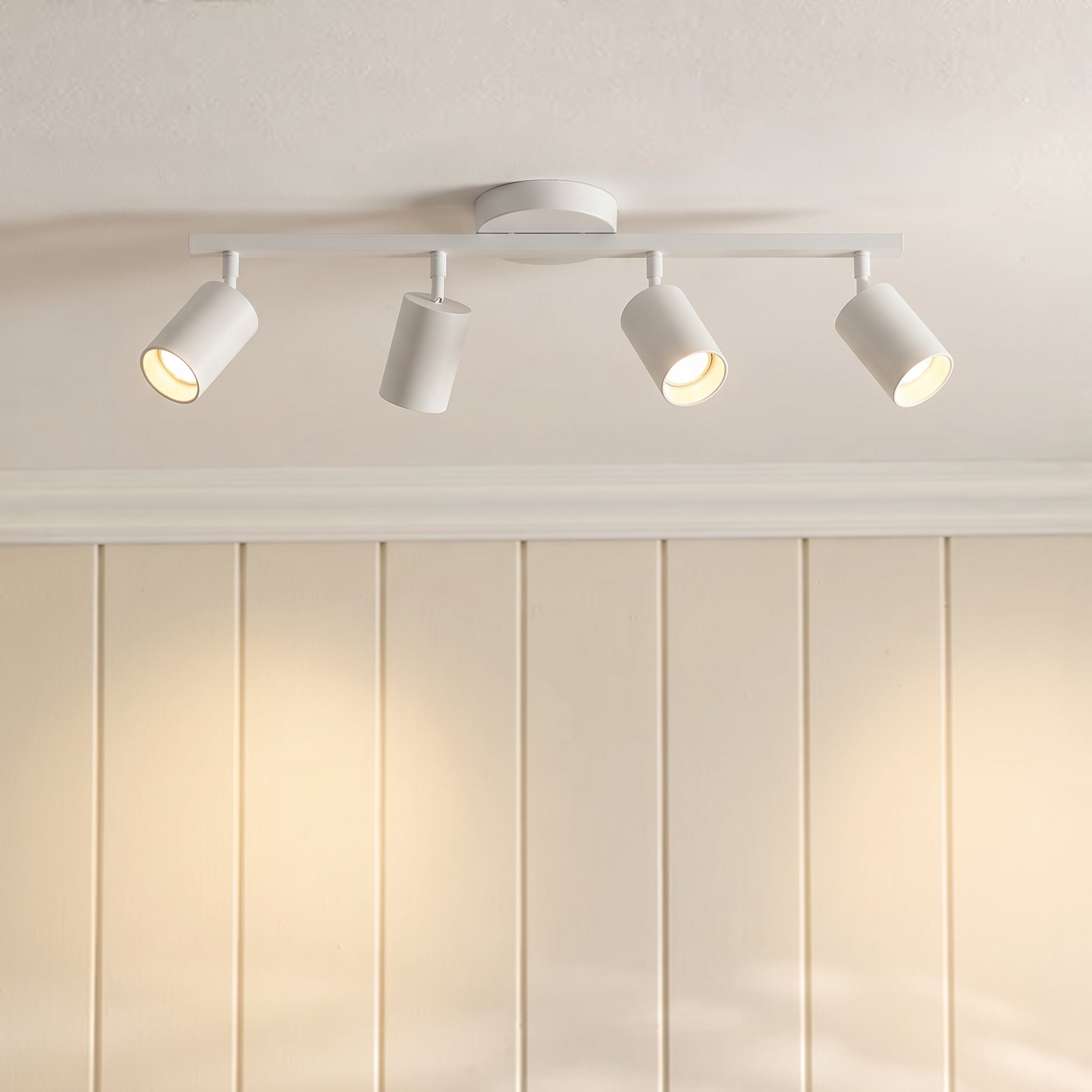 Moderne loftslampe med 4 lyskilder