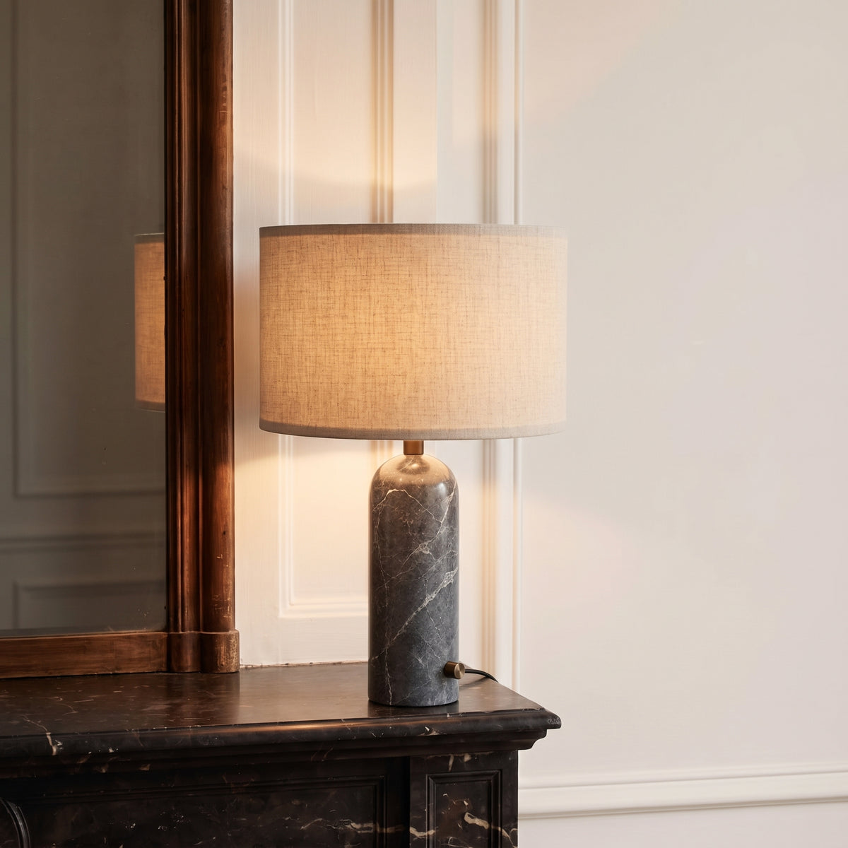 Lampe à poser Nimbus en marbre et soie