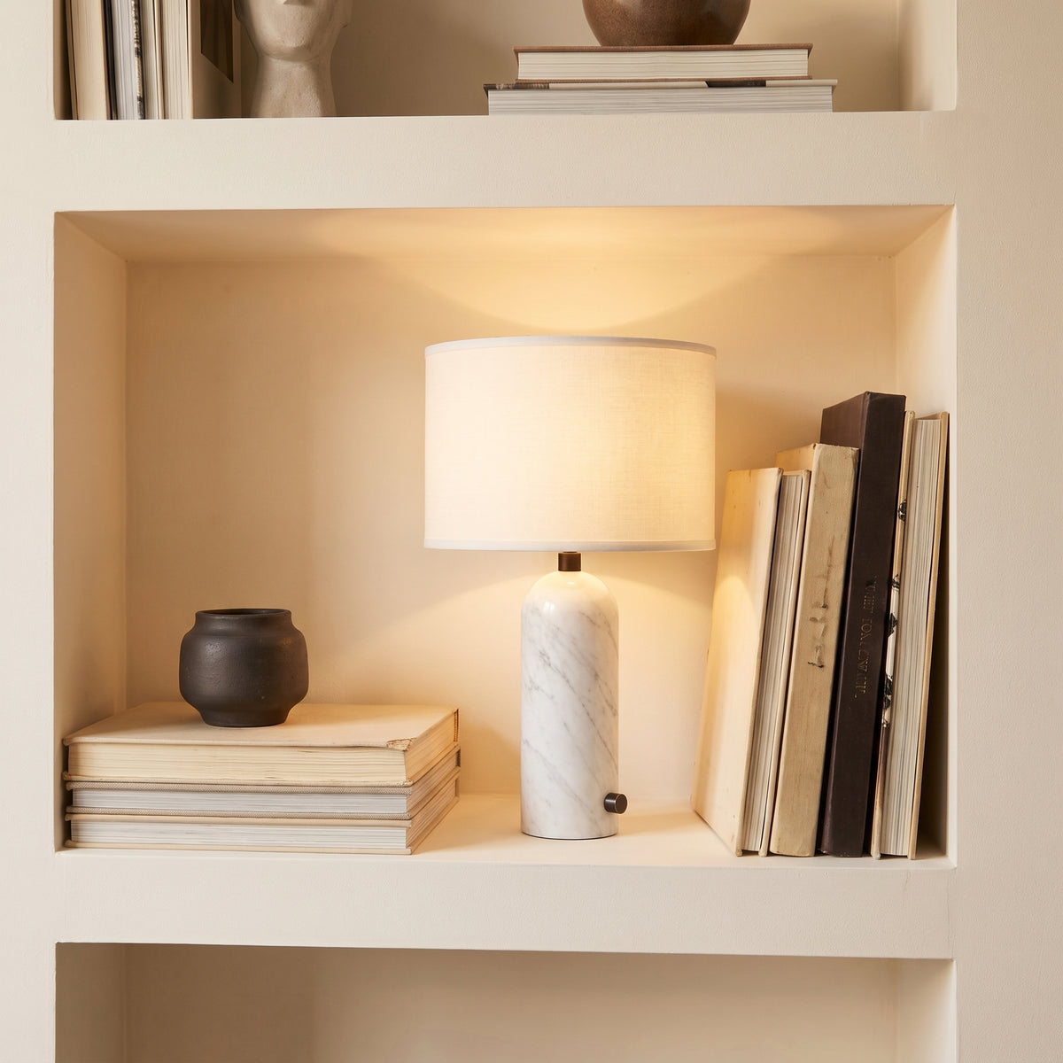 Lampe à poser Nimbus en marbre et soie