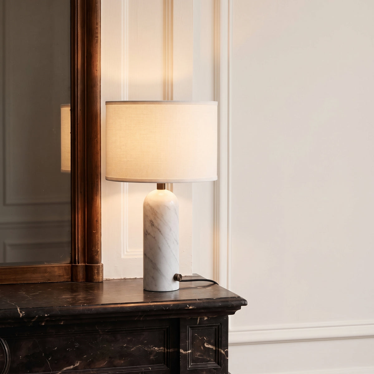 Lampe à poser Nimbus en marbre et soie