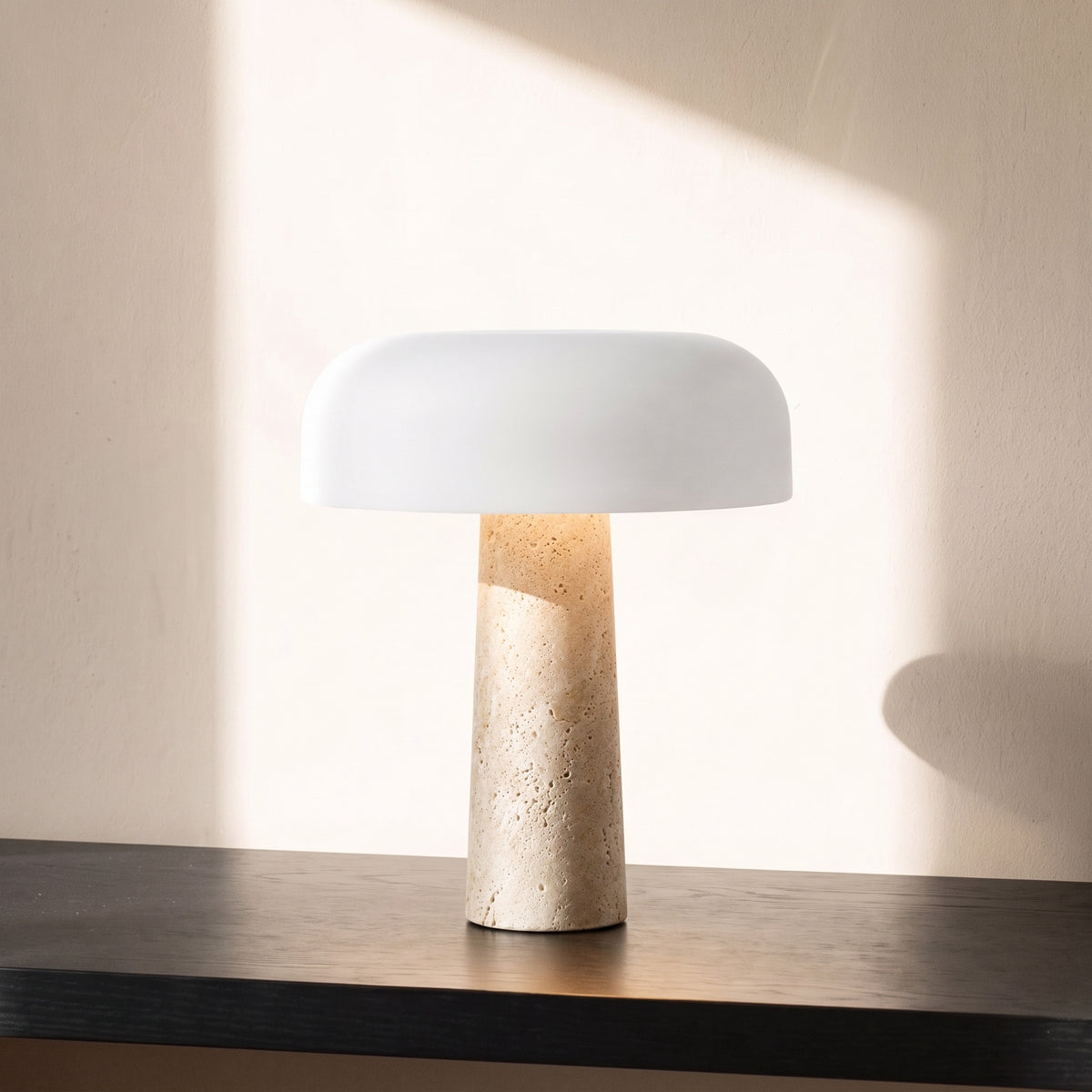 Lampe à poser Ombra en travertin blanc