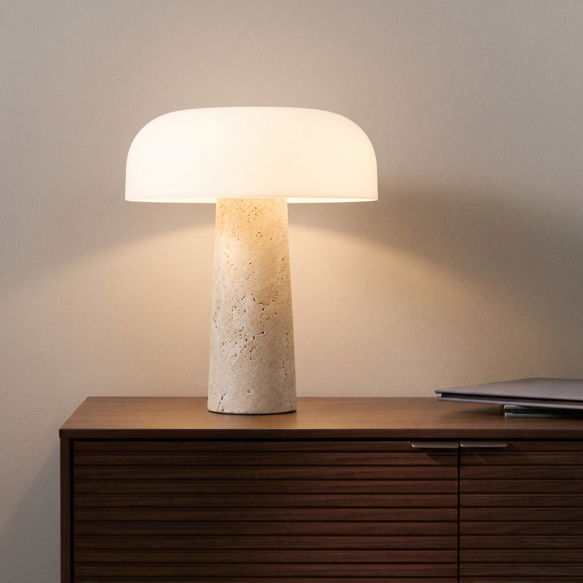 Lampe à poser Ombra en travertin blanc
