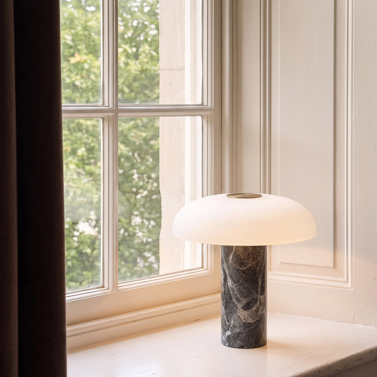 Lampe à poser Pelar en marbre et verre