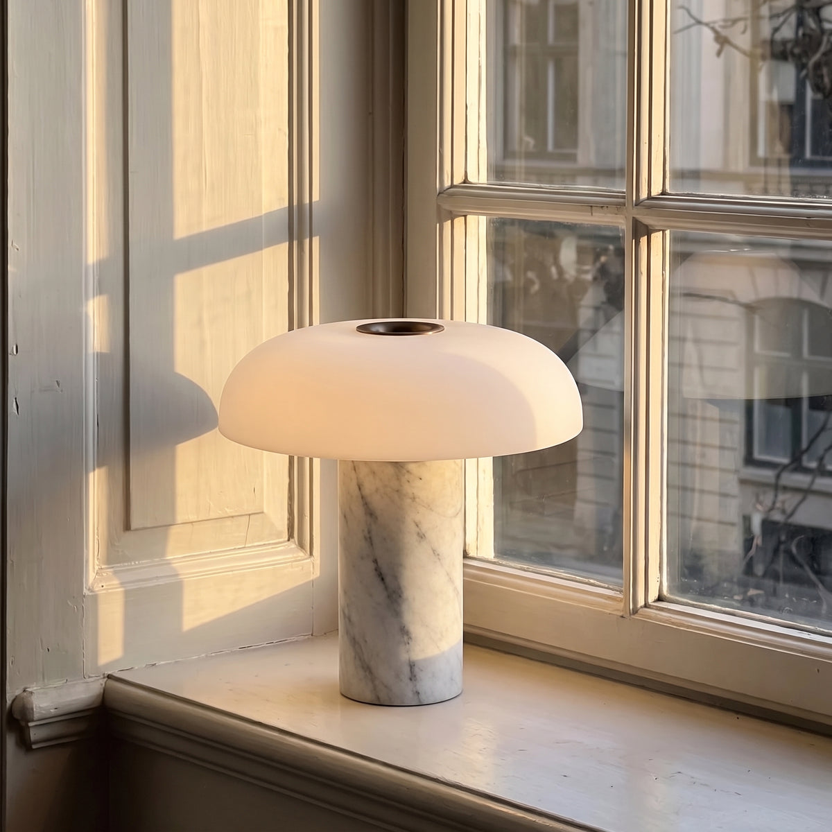 Lampe à poser Pelar en marbre et verre