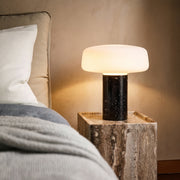 Lampe à poser Velka en marbre, style danois